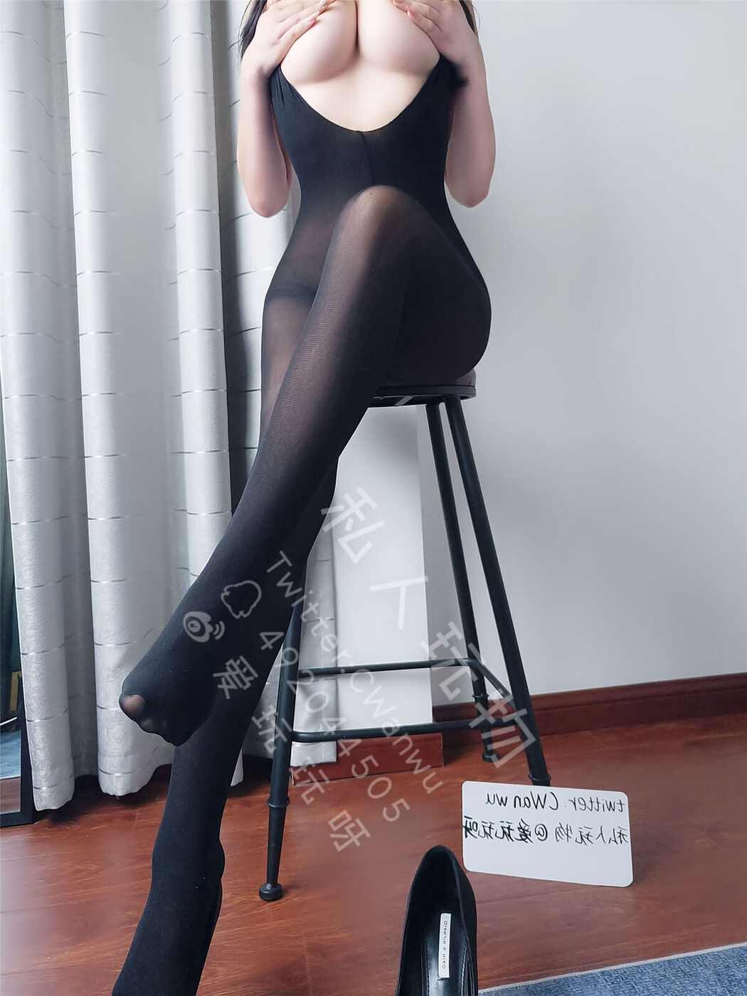 Coser@私人玩物 – 黑丝吊带 (44P – 2V)