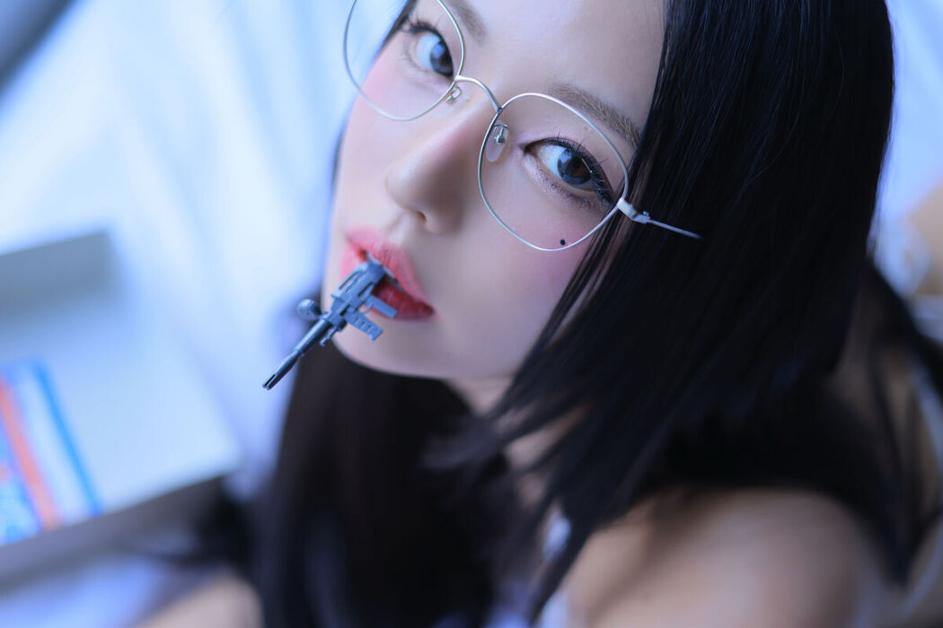 Dongeuran 동그란 – Toy Part01 (59P)