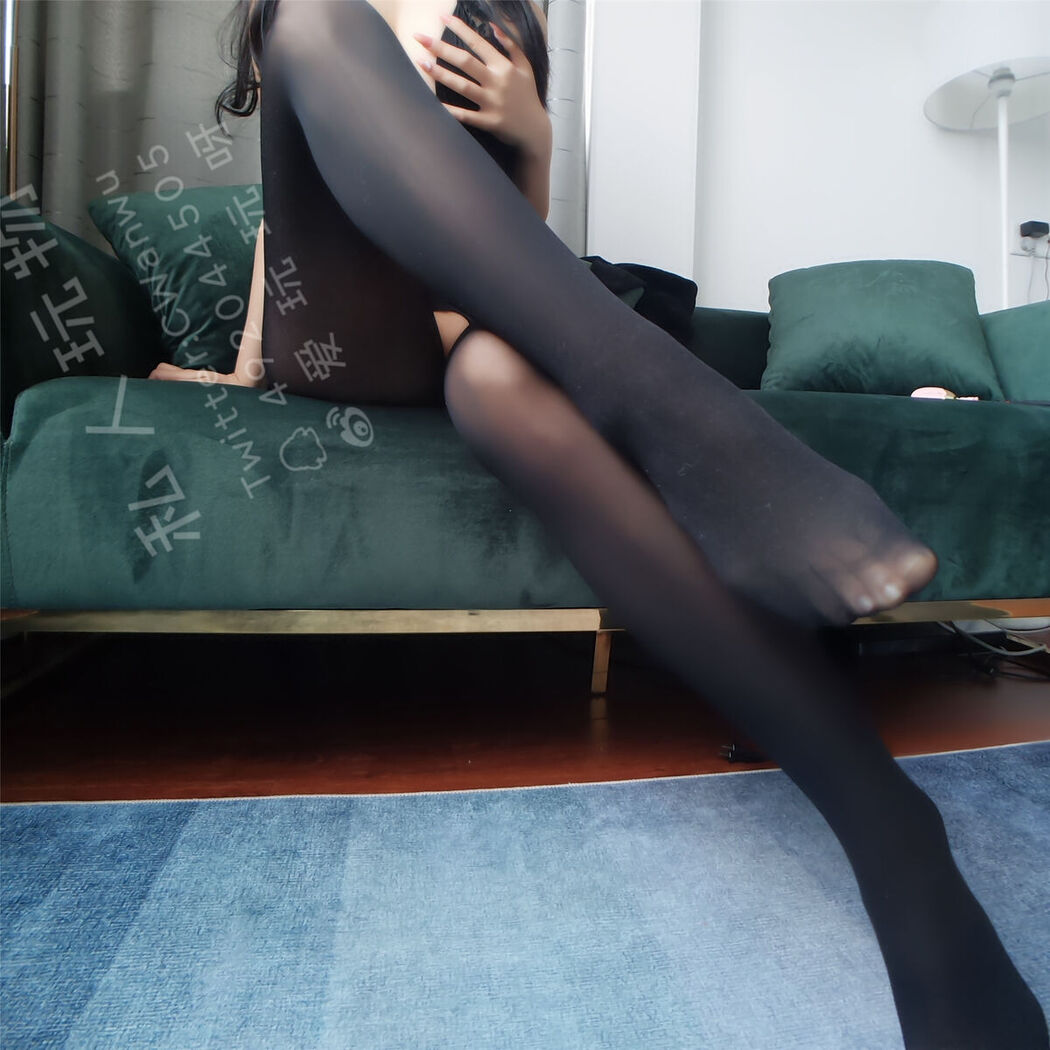 Coser@私人玩物 – 黑丝吊带 (44P – 2V)