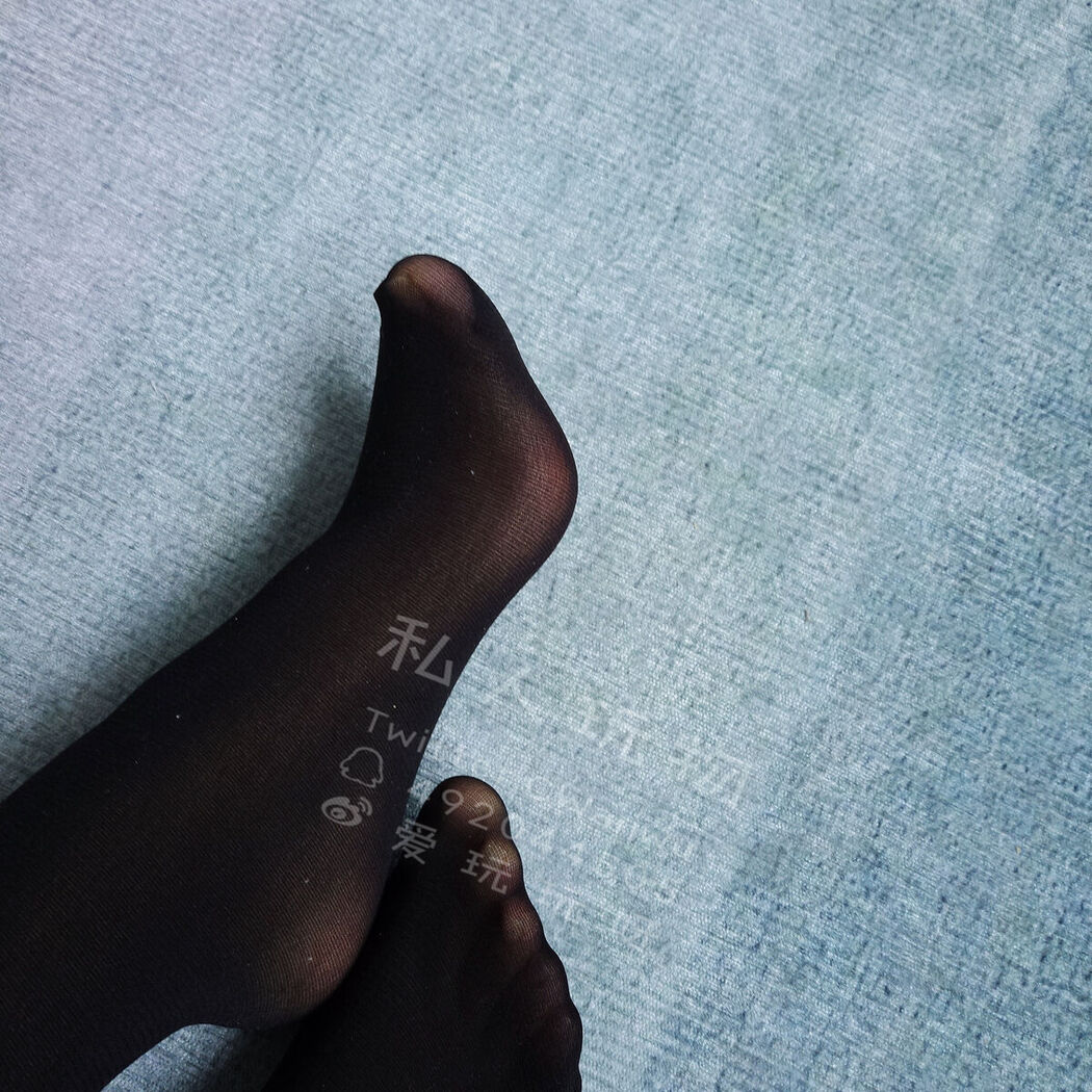 Coser@私人玩物 – 黑丝吊带 (44P – 2V)