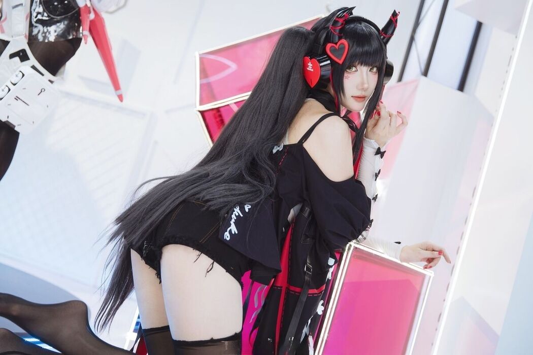 Coser@瓜希酱 – 交错战线cos旋律 (14P)