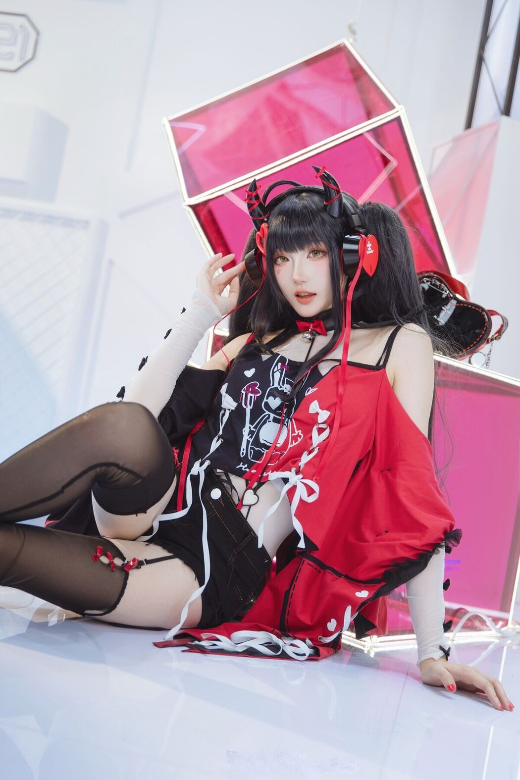 Coser@瓜希酱 – 交错战线cos旋律 (14P)