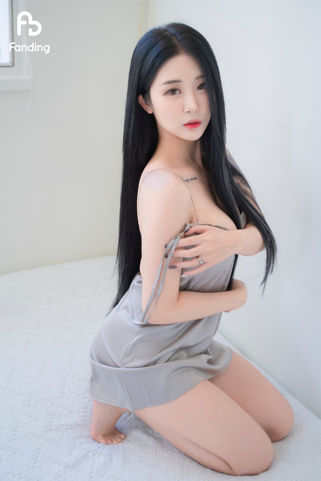 Bomi 보미 – Gray Slip Cover Photo