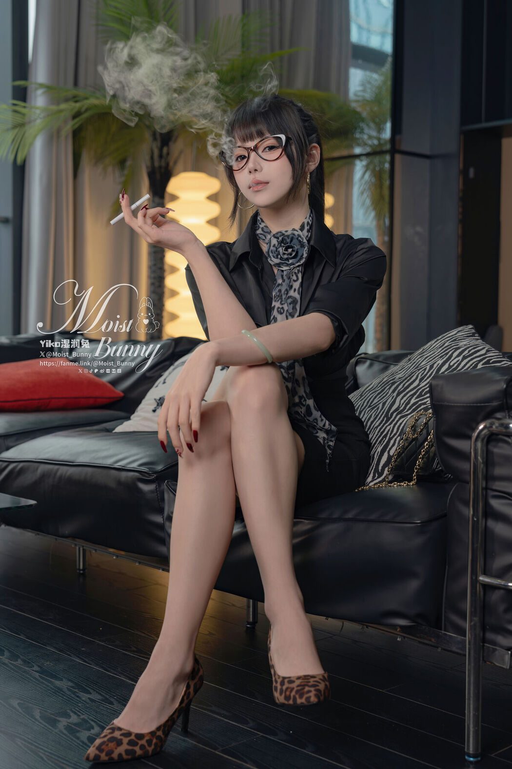 Coser@黏黏团子兔 – 04月作品 总裁攻略 Buttons Part01 (73P – 1V)