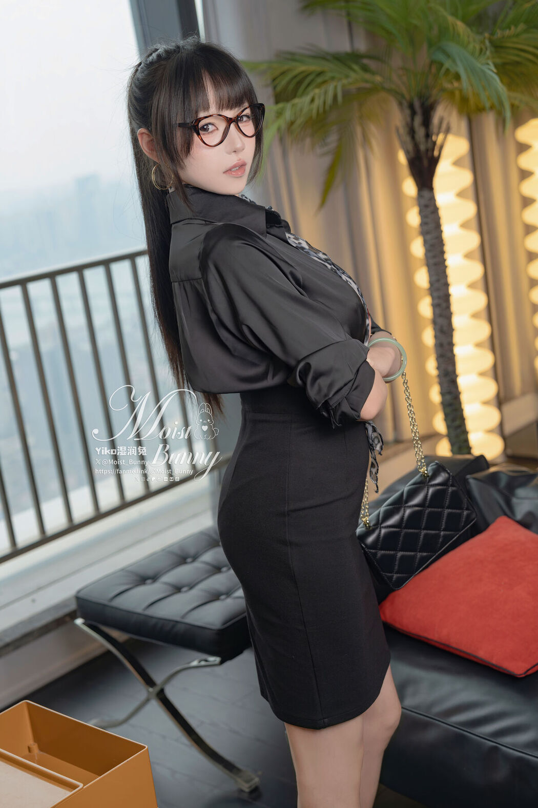 Coser@黏黏团子兔 – 04月作品 总裁攻略 Buttons Part01 (73P – 1V)