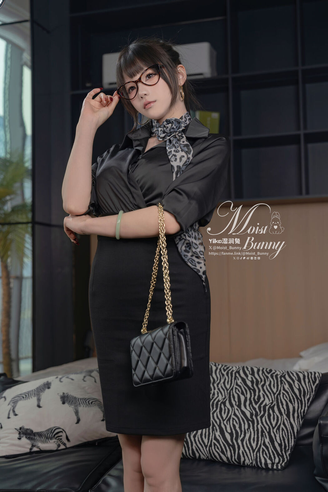 Coser@黏黏团子兔 – 04月作品 总裁攻略 Buttons Part02 (72P)