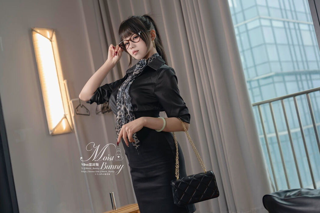 Coser@黏黏团子兔 – 04月作品 总裁攻略 Buttons Part01 (73P – 1V)