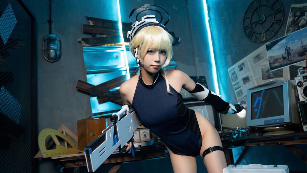 Coser@三無人型 &#8211; 蔚蓝档案 飞鸟马时兔女郎 (60P)