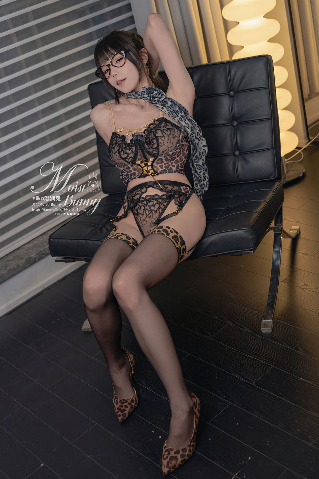 Coser@黏黏团子兔 &#8211; 04月作品 总裁攻略 Buttons Part02 (72P)