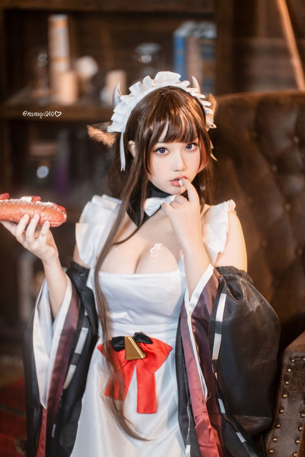 Coser@七七娜娜子 – 牛牛女仆 (43P – 7V)