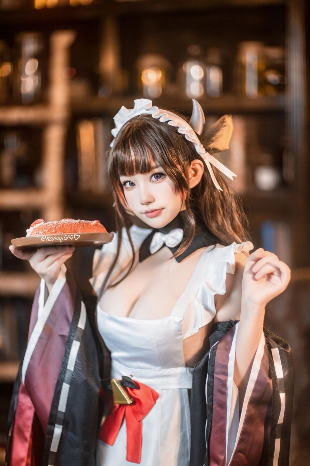 Coser@七七娜娜子 – 牛牛女仆 (43P – 7V)