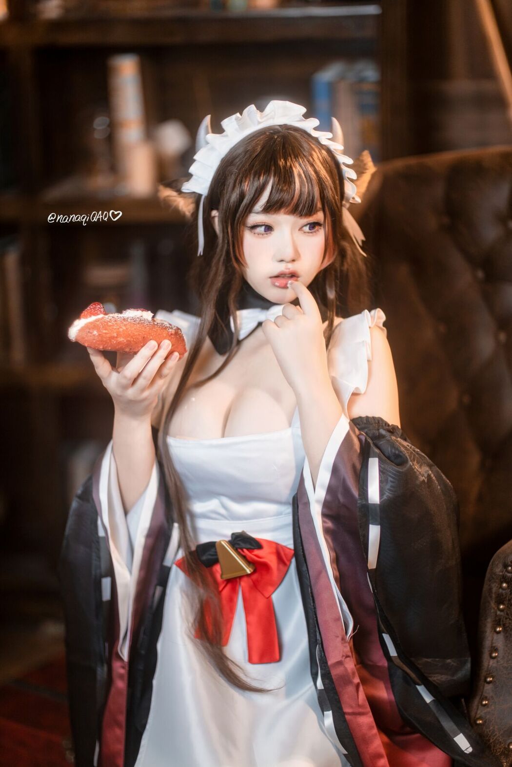 Coser@七七娜娜子 – 牛牛女仆 (43P – 7V)