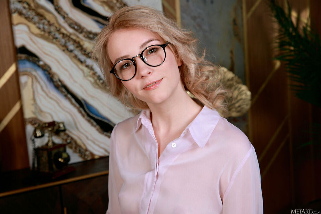 MetArt Polly White &#8211; Home Office Part01 (62P)