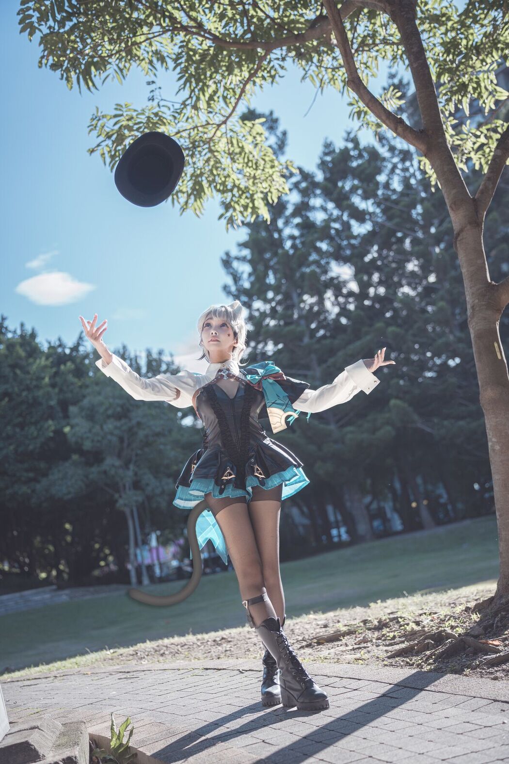 Coser@慕慕Momo &#8211; 原神 Genshin 琳妮特的色情魔術 室外 (35P)