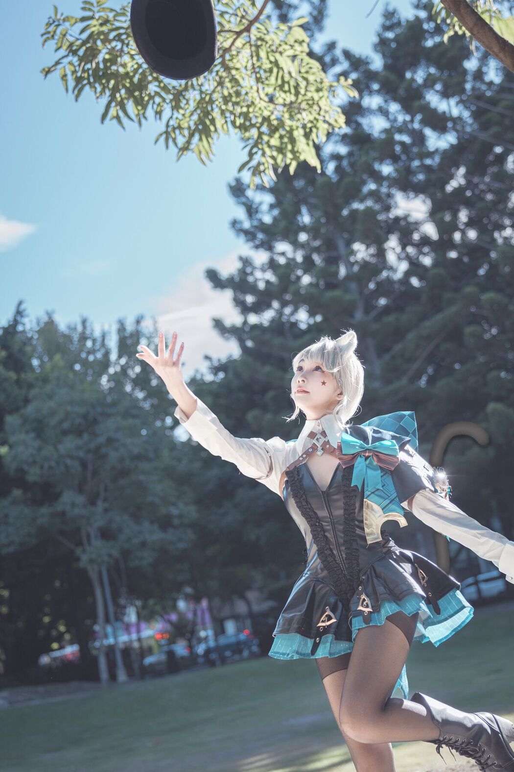 Coser@慕慕Momo &#8211; 原神 Genshin 琳妮特的色情魔術 室外 (35P)