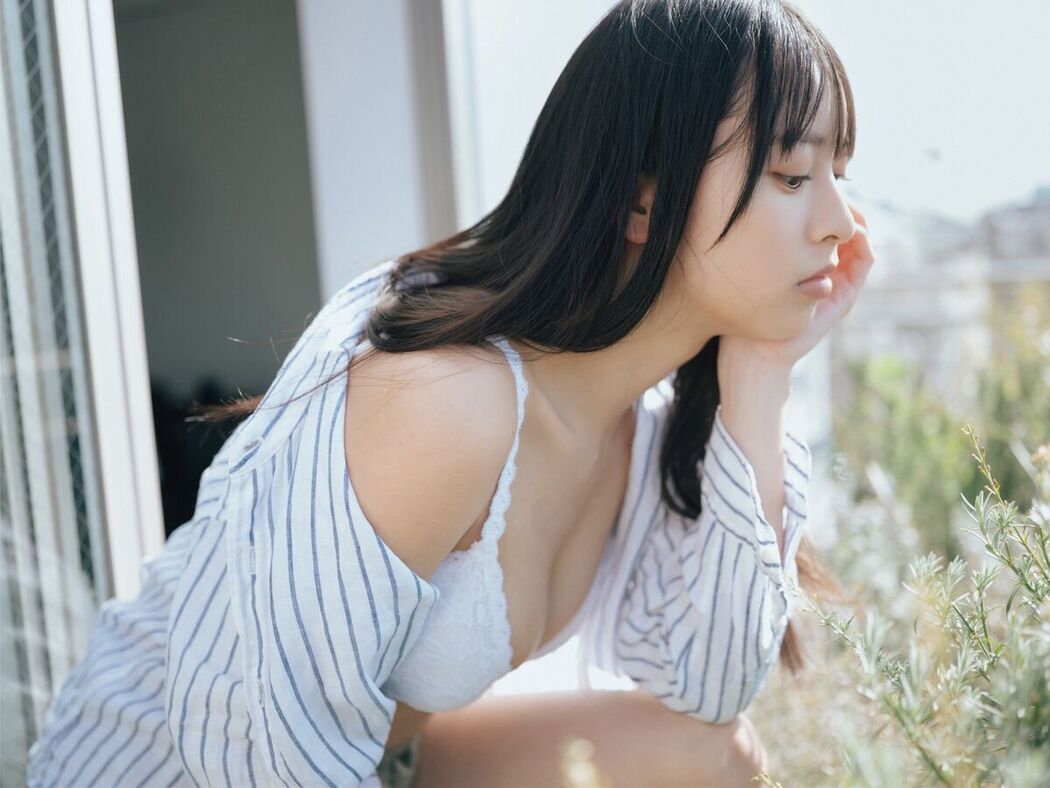JP Riko Otsuki 大槻理子 – FLASHデジタル写真集 朝陽と (63P)