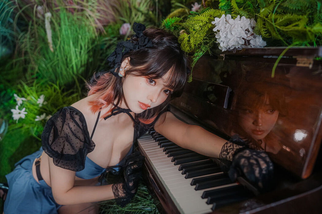 Coser@Ely_eee ElyEE子 &#8211; Fairytale Wonderland 童話仙境 (44P &#8211; 3V)