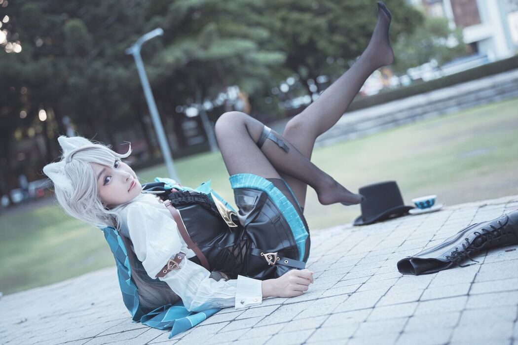 Coser@慕慕Momo &#8211; 原神 Genshin 琳妮特的色情魔術 室外 (35P)