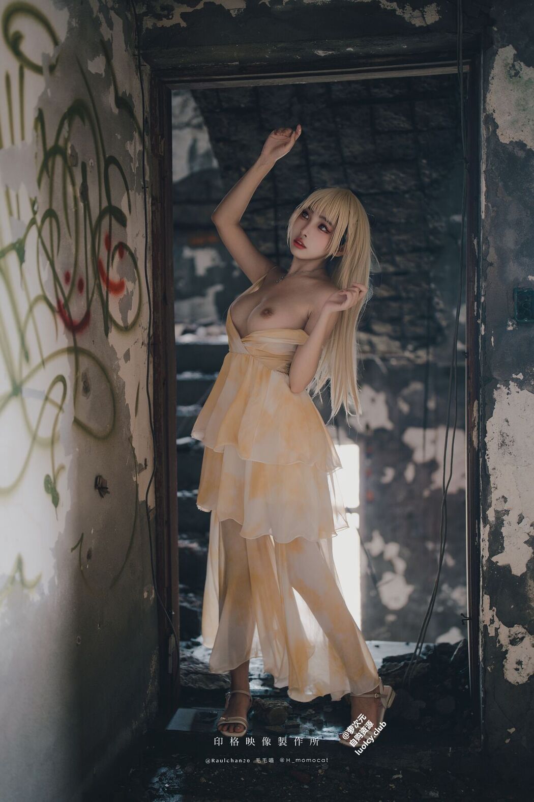 Coser@慕慕Momo &#8211; 隨風輕舞 (52P &#8211; 2V)