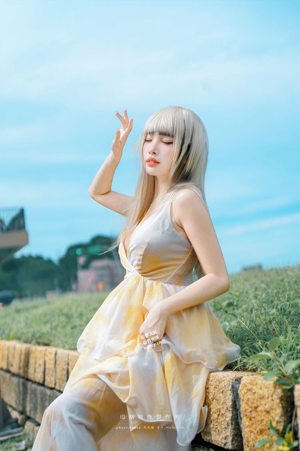 Coser@慕慕Momo &#8211; 隨風輕舞 (52P &#8211; 2V)