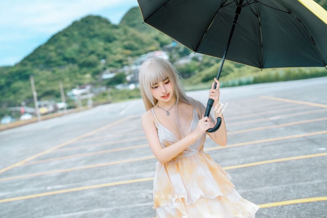Coser@慕慕Momo &#8211; 隨風輕舞 (52P &#8211; 2V)
