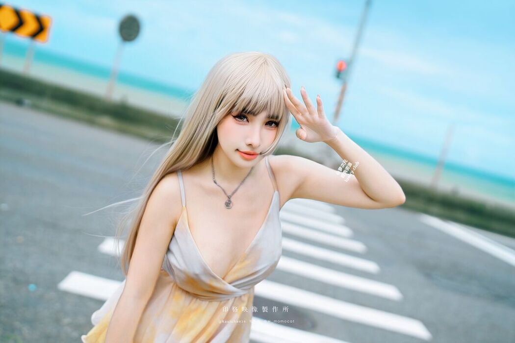 Coser@慕慕Momo &#8211; 隨風輕舞 (52P &#8211; 2V)