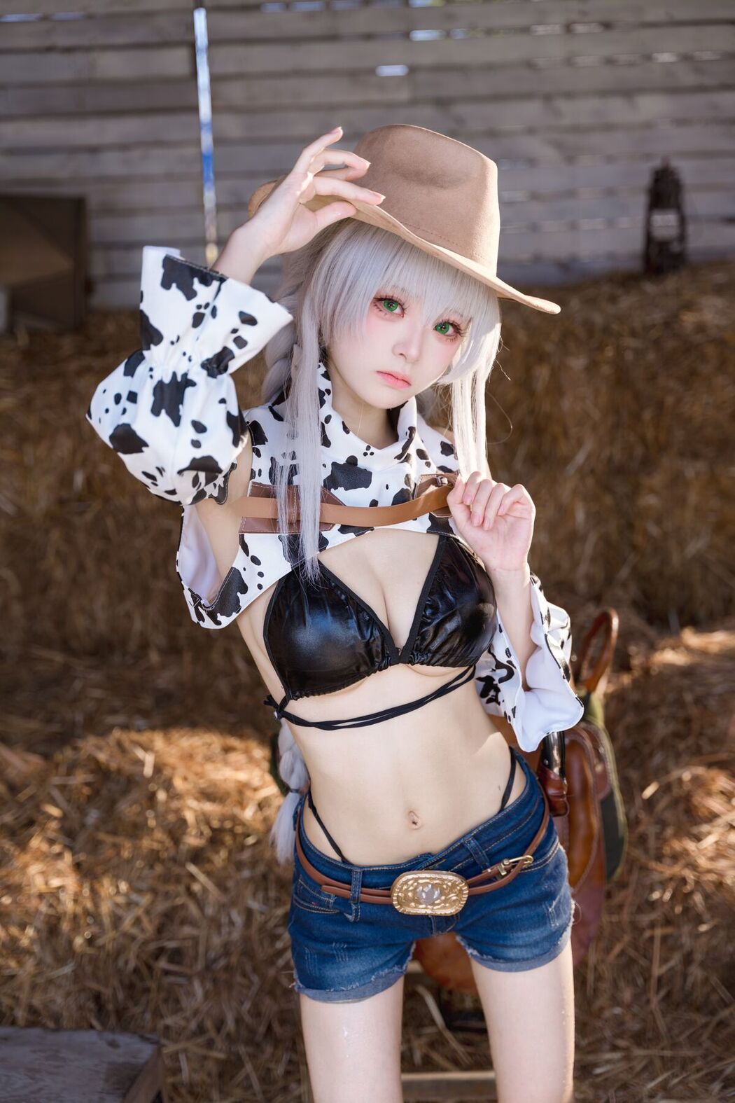 Coser@九柒喵 – 碧蓝航线 法戈 纯白热潮 (54P)