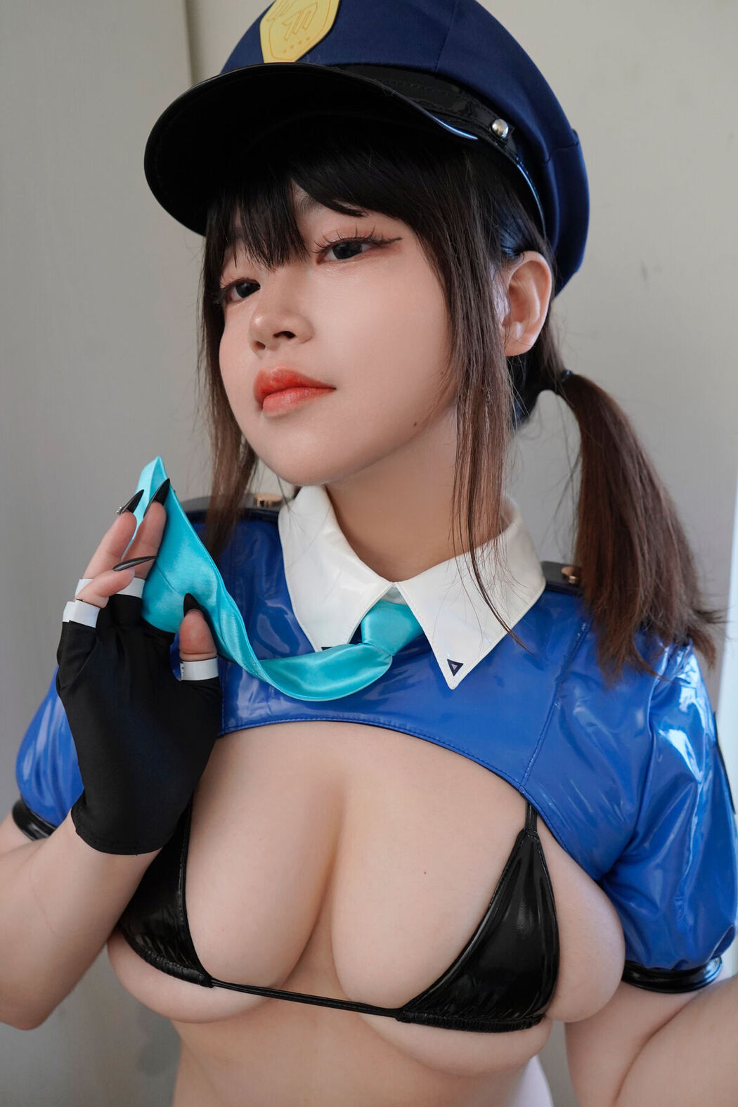 Coser@一只猫猫帽 – 肉欲油光 Part01 (56P)