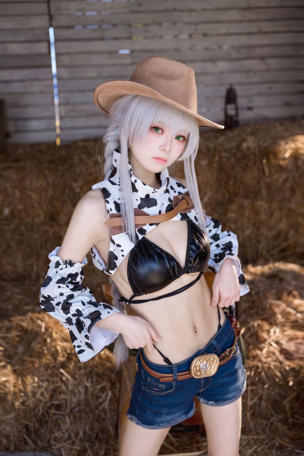 Coser@九柒喵 – 碧蓝航线 法戈 纯白热潮 (54P)