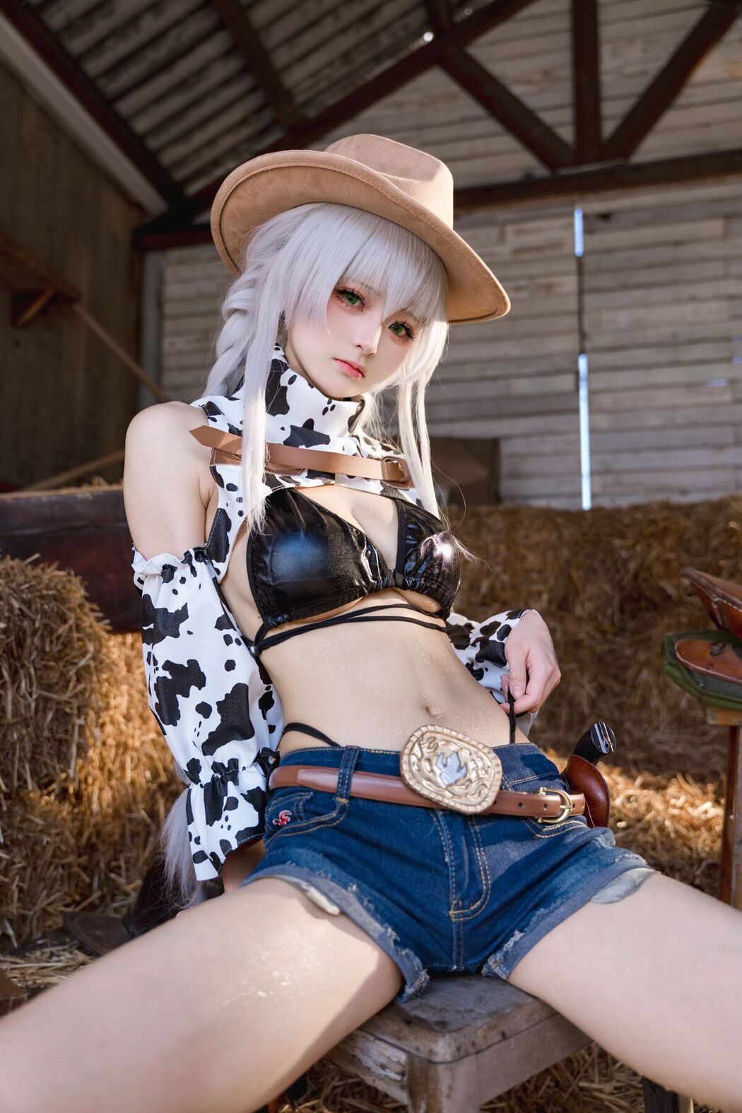 Coser@九柒喵 – 碧蓝航线 法戈 纯白热潮 (54P)