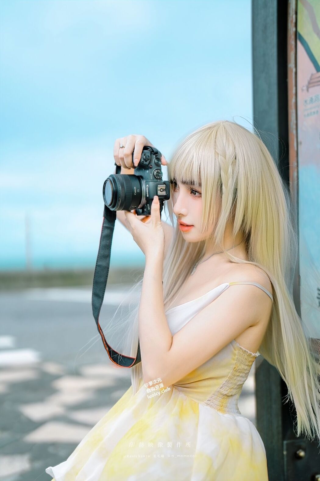 Coser@慕慕Momo &#8211; 隨風輕舞 (52P &#8211; 2V)