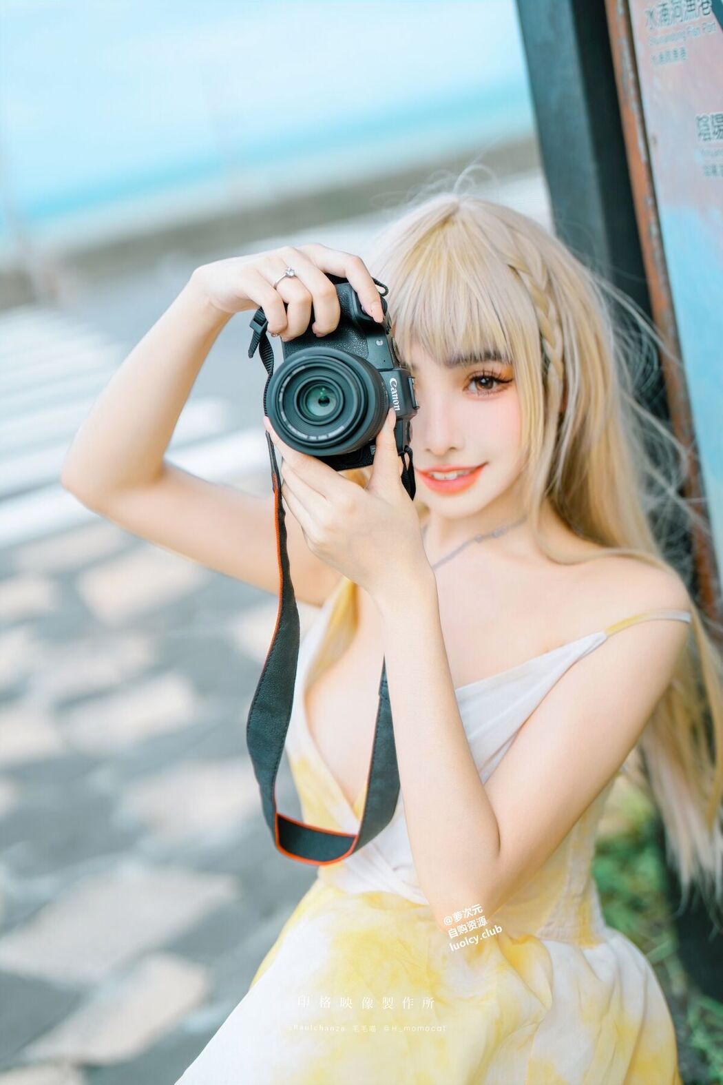 Coser@慕慕Momo &#8211; 隨風輕舞 (52P &#8211; 2V)