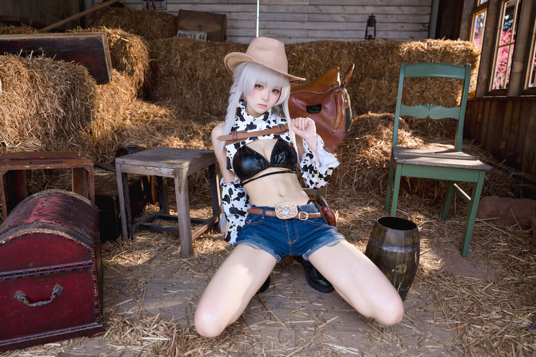 Coser@九柒喵 – 碧蓝航线 法戈 纯白热潮 (54P)