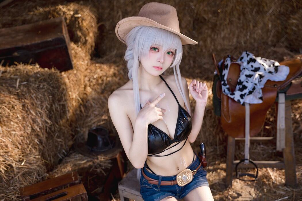 Coser@九柒喵 – 碧蓝航线 法戈 纯白热潮 (54P)