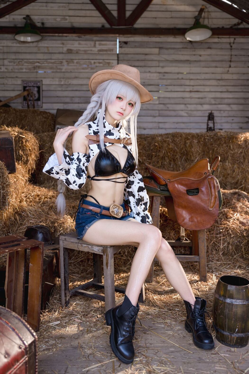 Coser@九柒喵 – 碧蓝航线 法戈 纯白热潮 (54P)