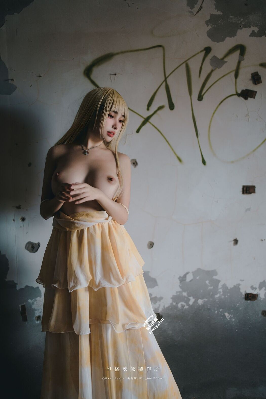 Coser@慕慕Momo &#8211; 隨風輕舞 (52P &#8211; 2V)