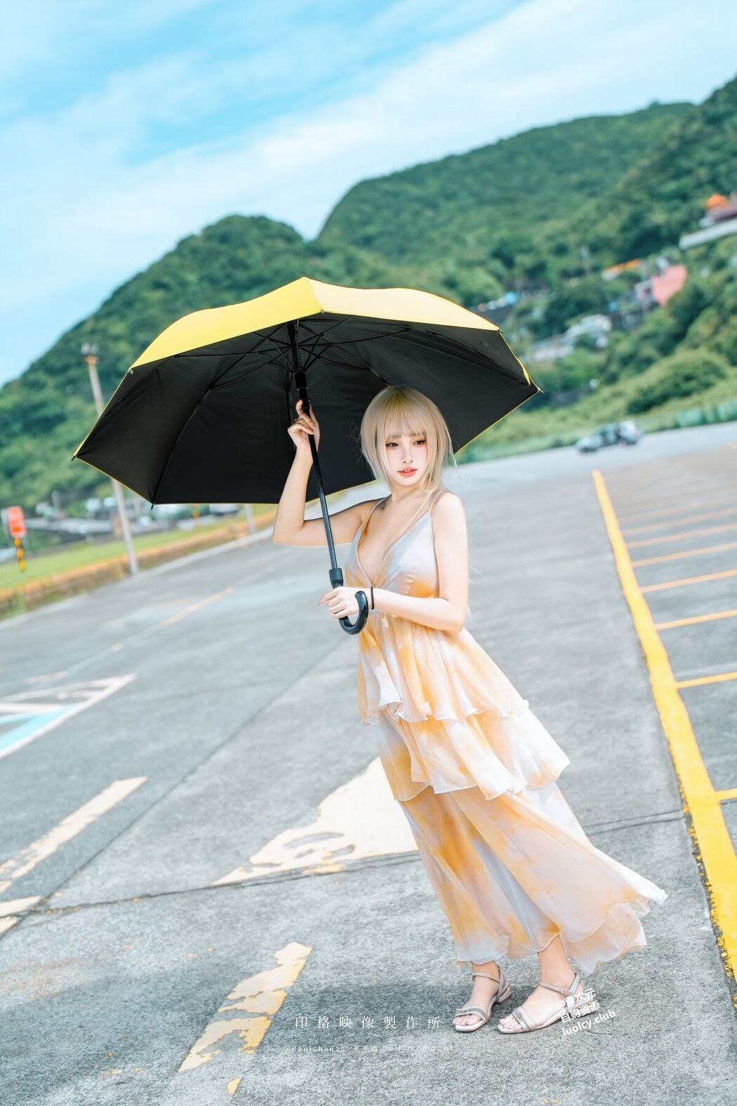 Coser@慕慕Momo &#8211; 隨風輕舞 (52P &#8211; 2V)