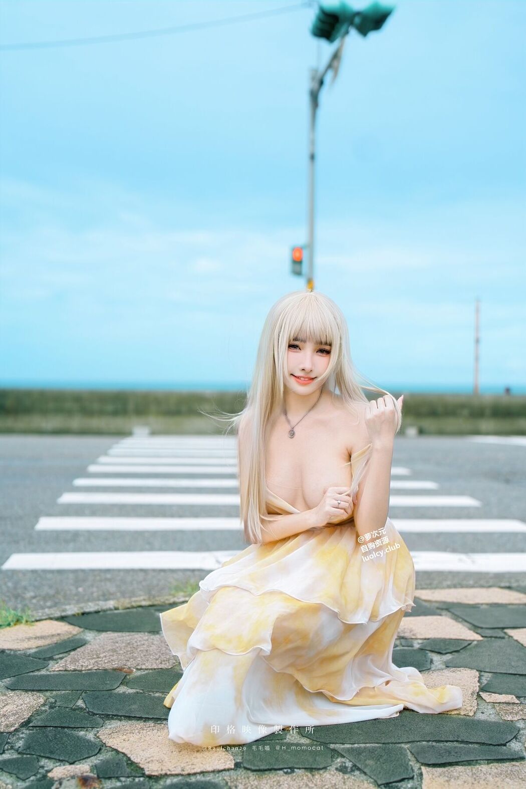 Coser@慕慕Momo &#8211; 隨風輕舞 (52P &#8211; 2V)