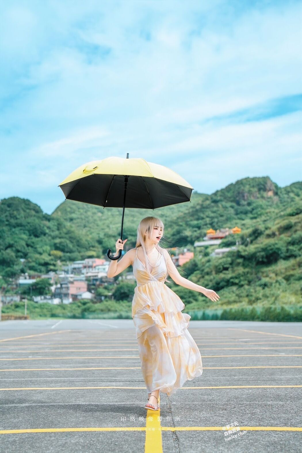 Coser@慕慕Momo &#8211; 隨風輕舞 (52P &#8211; 2V)