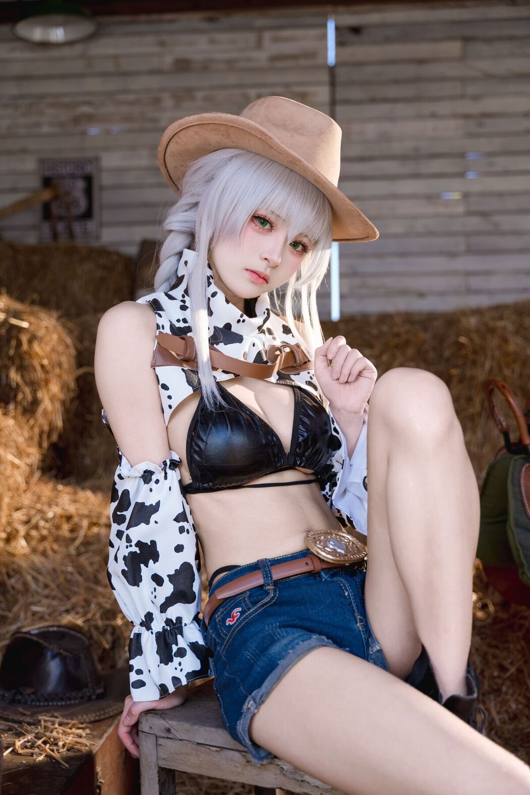 Coser@九柒喵 – 碧蓝航线 法戈 纯白热潮 (54P)