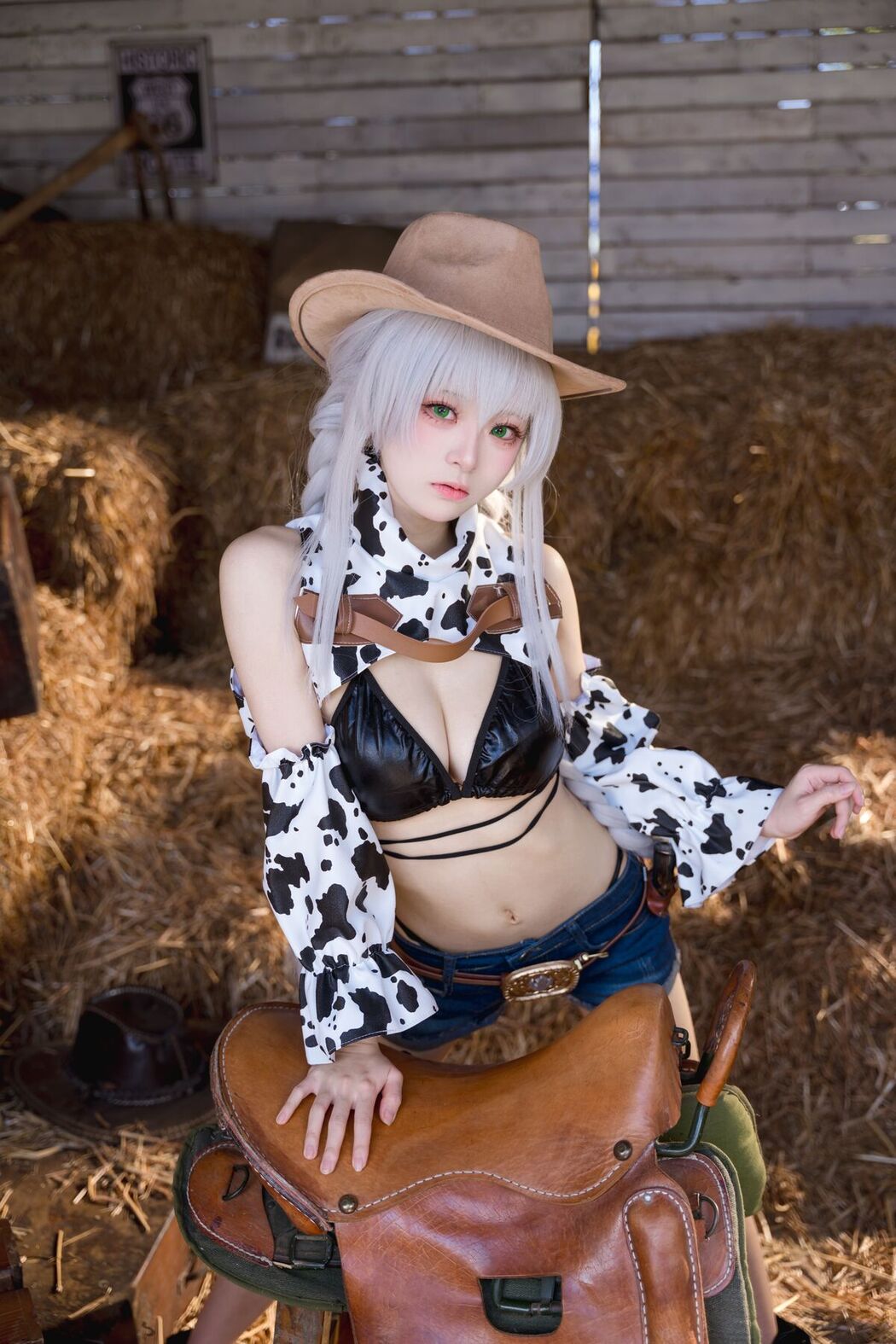 Coser@九柒喵 – 碧蓝航线 法戈 纯白热潮 (54P)