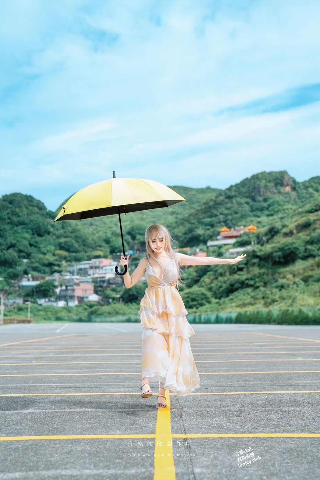 Coser@慕慕Momo &#8211; 隨風輕舞 (52P &#8211; 2V)