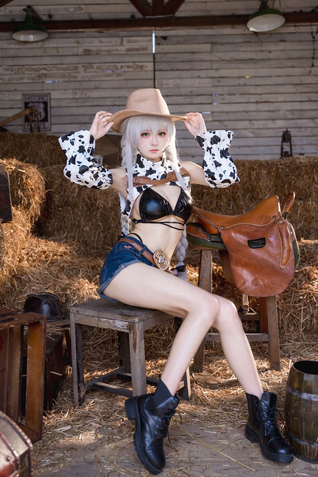 Coser@九柒喵 – 碧蓝航线 法戈 纯白热潮 (54P)