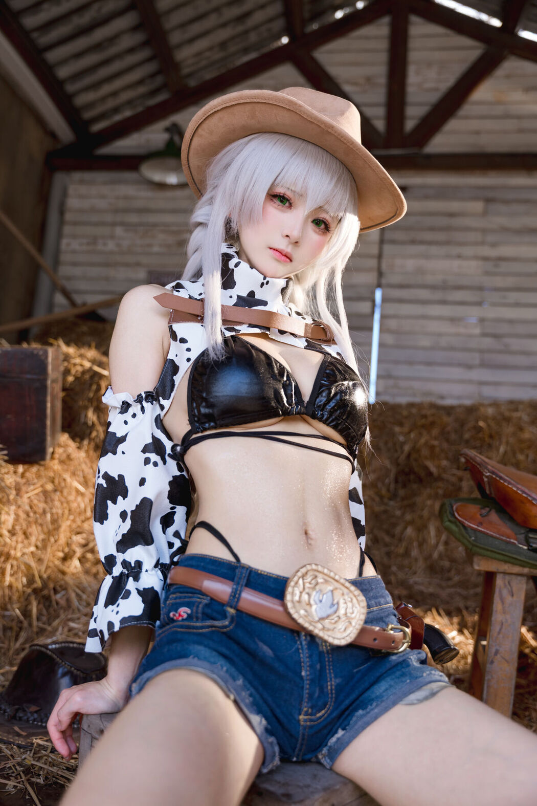 Coser@九柒喵 – 碧蓝航线 法戈 纯白热潮 (54P)