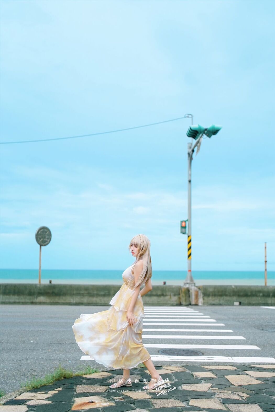 Coser@慕慕Momo &#8211; 隨風輕舞 (52P &#8211; 2V)