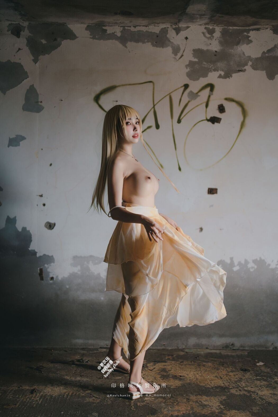 Coser@慕慕Momo &#8211; 隨風輕舞 (52P &#8211; 2V)