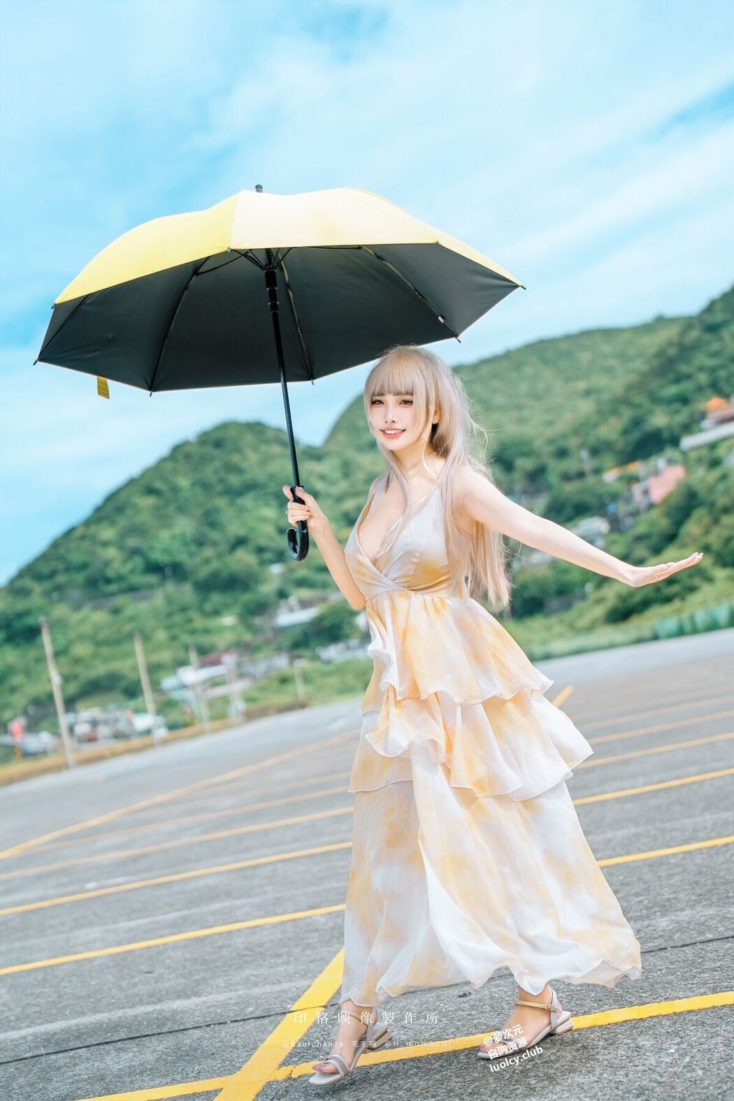 Coser@慕慕Momo &#8211; 隨風輕舞 (52P &#8211; 2V)