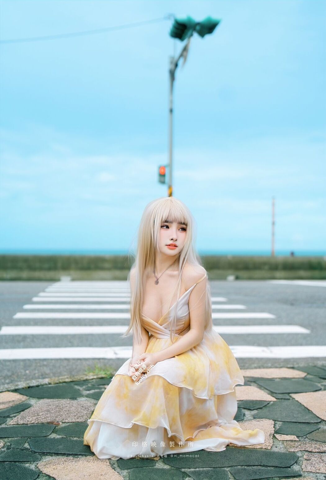 Coser@慕慕Momo &#8211; 隨風輕舞 (52P &#8211; 2V)