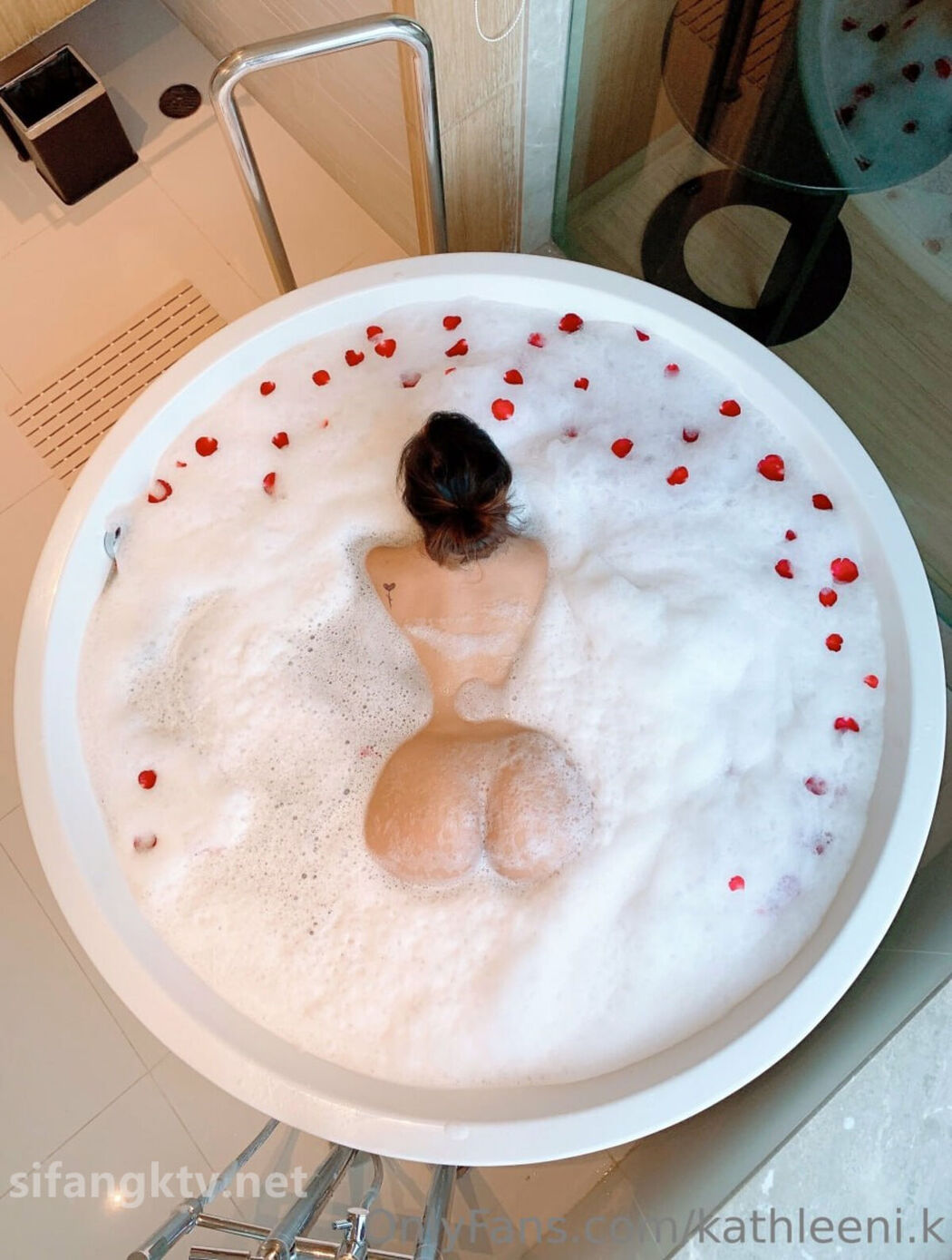 Kathl &#8211; 惊艳顶级身材大奶肥臀快乐女神私拍 Part07 (62P)