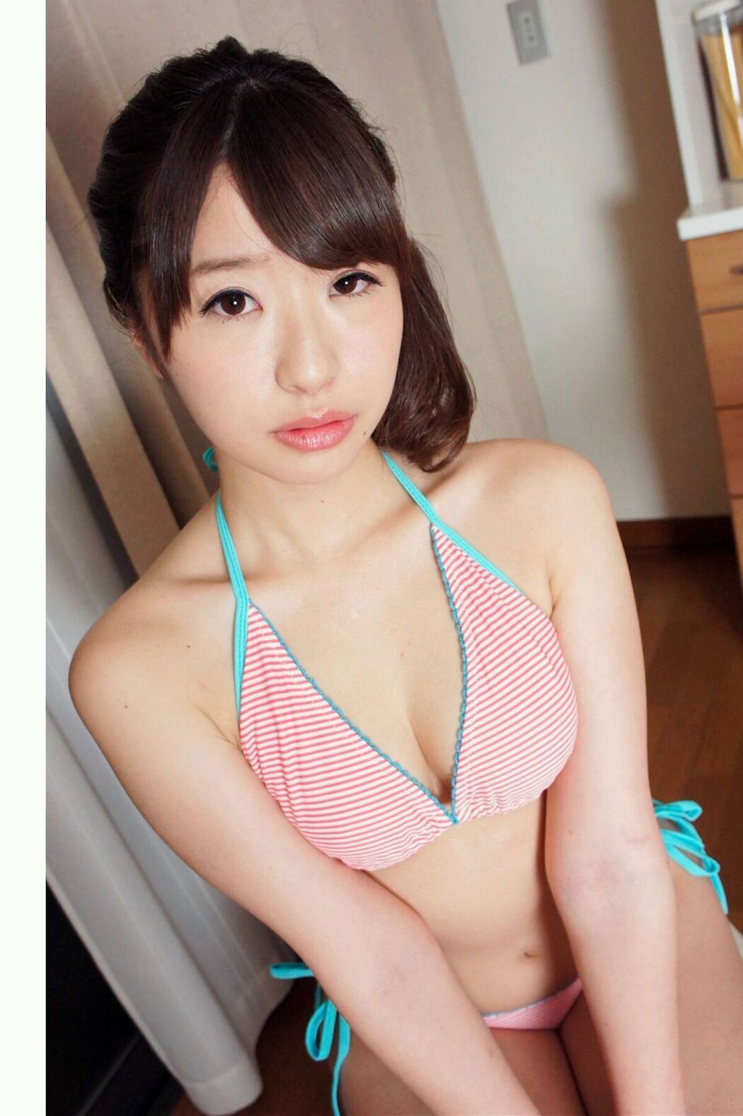 JP Hatsumi Saki 初美沙希 – ロリ顔ドスケベ幼妻 欲求不満な幼妻の止まらない肉欲… 激ヤバ写真集 (80P)